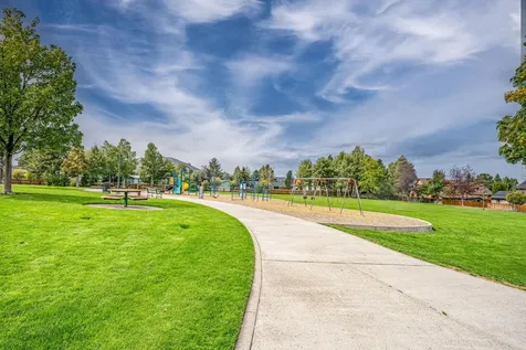 3036 NE Royal Court Bend OR 97701