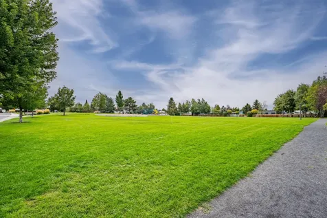 3036 NE Royal Court Bend OR 97701