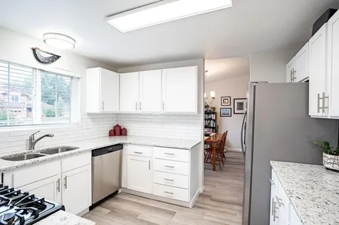 3036 NE Royal Court Bend OR 97701