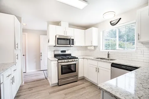 3036 NE Royal Court Bend OR 97701