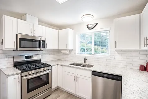 3036 NE Royal Court Bend OR 97701