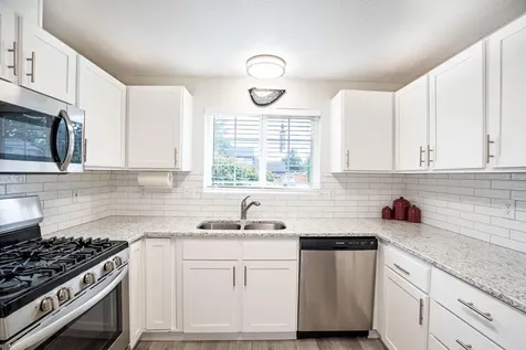 3036 NE Royal Court Bend OR 97701