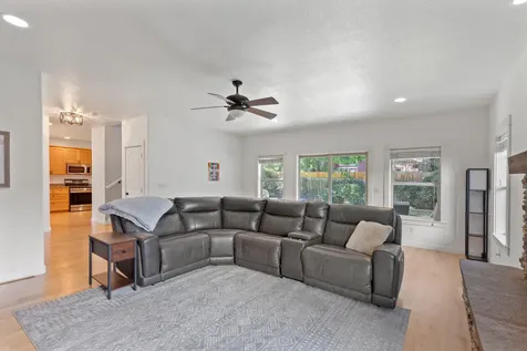 1032 Lithia Way Talent OR 97540