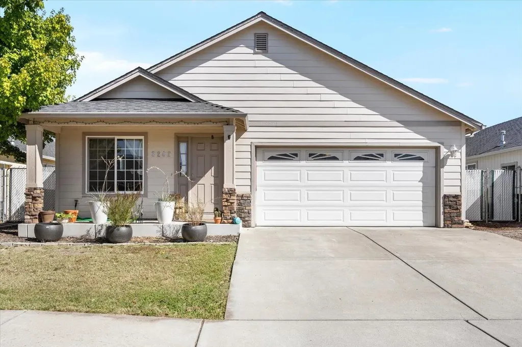 8242 Kestrel Way White City OR 97503