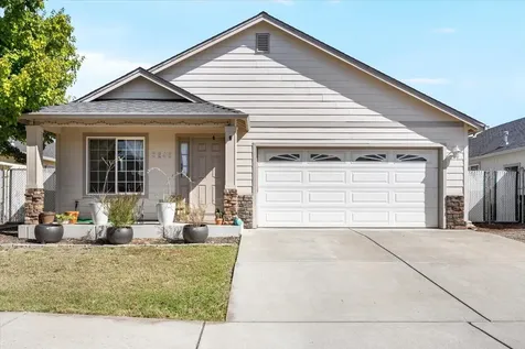 8242 Kestrel Way White City OR 97503