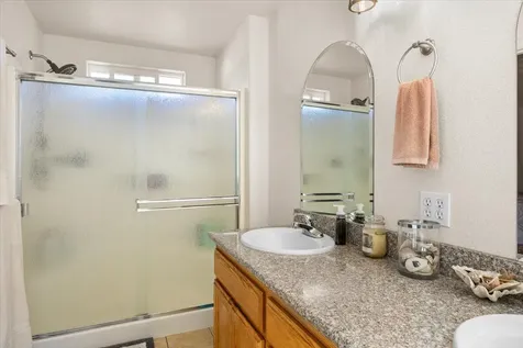 8242 Kestrel Way White City OR 97503