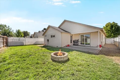8242 Kestrel Way White City OR 97503