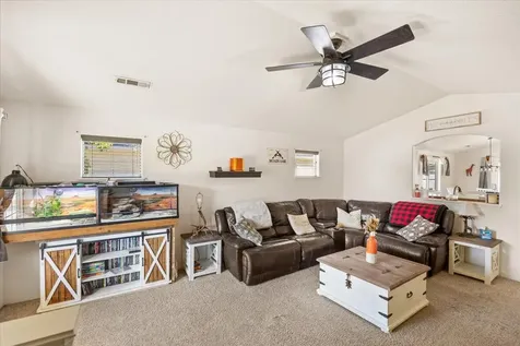 8242 Kestrel Way White City OR 97503