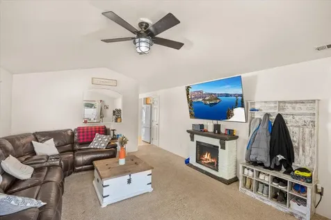 8242 Kestrel Way White City OR 97503