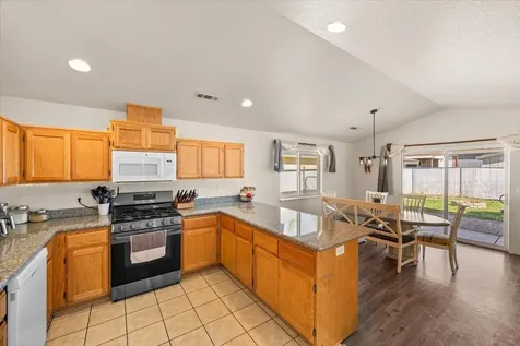 8242 Kestrel Way White City OR 97503