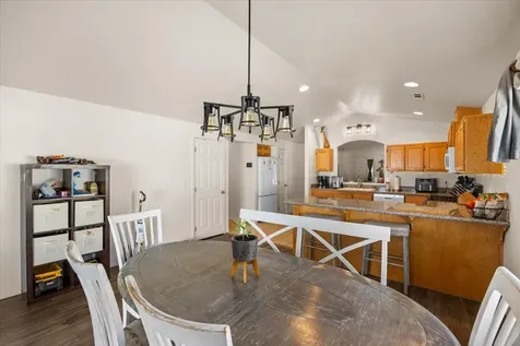 8242 Kestrel Way White City OR 97503
