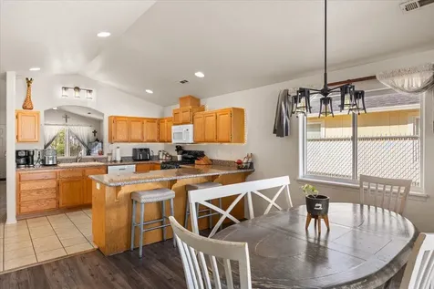 8242 Kestrel Way White City OR 97503
