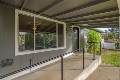 1016 NW Bellevue Place Grants Pass OR 97526