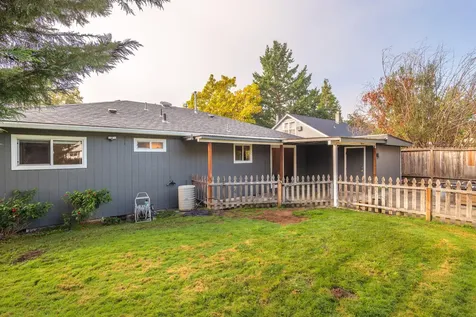 1016 NW Bellevue Place Grants Pass OR 97526