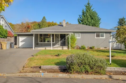1016 NW Bellevue Place Grants Pass OR 97526