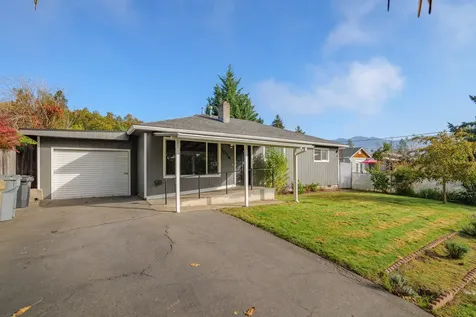 1016 NW Bellevue Place Grants Pass OR 97526