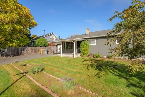 1016 NW Bellevue Place Grants Pass OR 97526