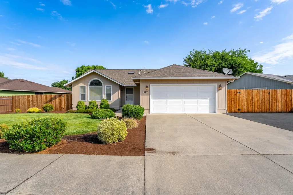 1017 Fairfield Avenue Central Point OR 97502
