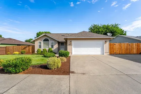 1017 Fairfield Avenue Central Point OR 97502