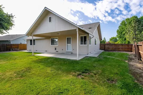 1017 Fairfield Avenue Central Point OR 97502