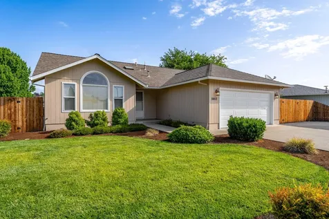 1017 Fairfield Avenue Central Point OR 97502