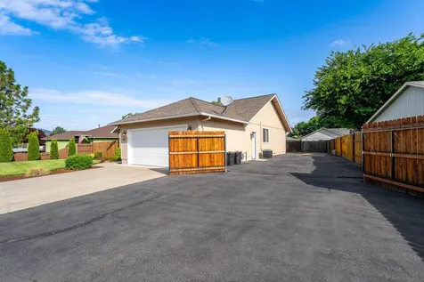 1017 Fairfield Avenue Central Point OR 97502