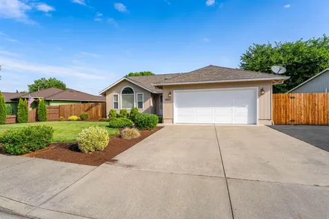 1017 Fairfield Avenue Central Point OR 97502