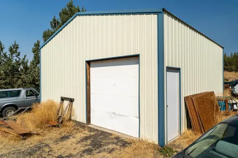 1925 NE Loucks Road Madras OR 97741