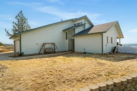 1925 NE Loucks Road Madras OR 97741