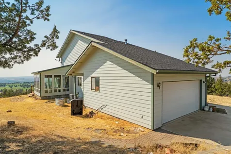 1925 NE Loucks Road Madras OR 97741