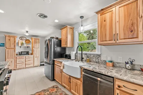 325 Sutter Avenue Medford OR 97504