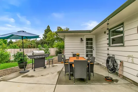 325 Sutter Avenue Medford OR 97504