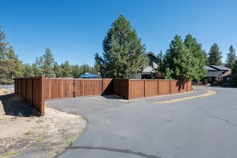930 E Desperado Trail Sisters OR 97759