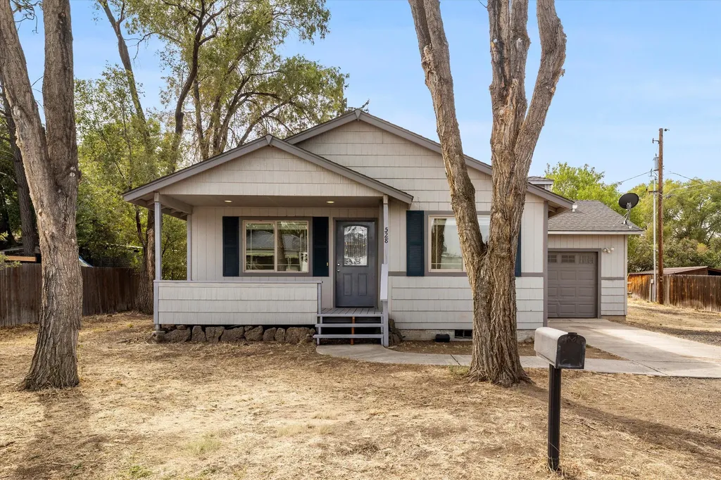 528 SE Cascade Avenue Redmond OR 97756