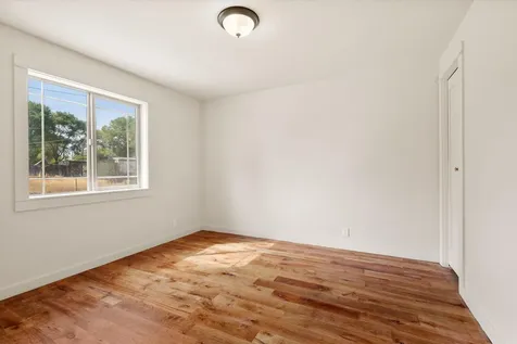 528 SE Cascade Avenue Redmond OR 97756