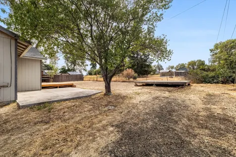 528 SE Cascade Avenue Redmond OR 97756