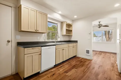 528 SE Cascade Avenue Redmond OR 97756