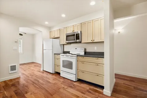 528 SE Cascade Avenue Redmond OR 97756