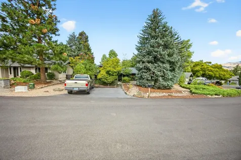 767 Twin Pines Circle Ashland OR 97520