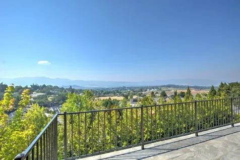 3894 Hillcrest Road Medford OR 97504