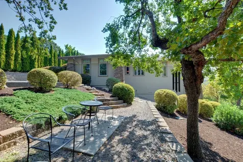 3894 Hillcrest Road Medford OR 97504