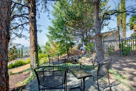 3894 Hillcrest Road Medford OR 97504