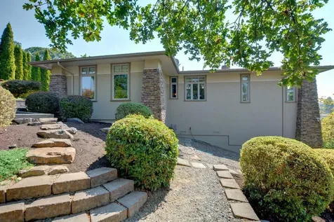 3894 Hillcrest Road Medford OR 97504