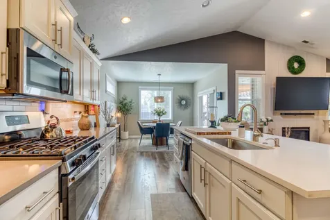 2482 NW Ivy Avenue Redmond OR 97756