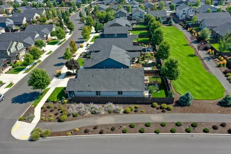 2482 NW Ivy Avenue Redmond OR 97756