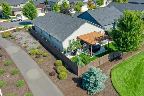 2482 NW Ivy Avenue Redmond OR 97756