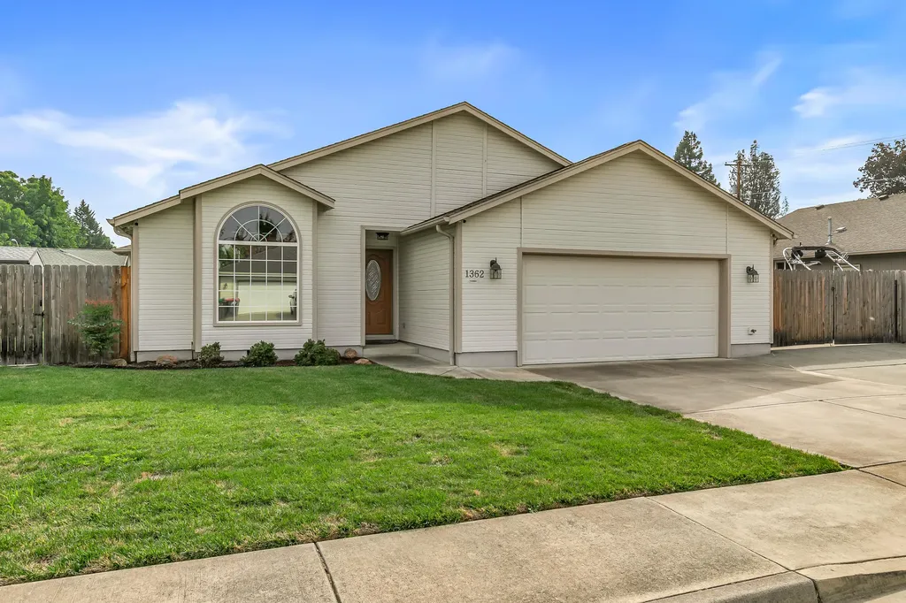 1362 Greentree Way Central Point OR 97502