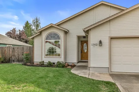1362 Greentree Way Central Point OR 97502