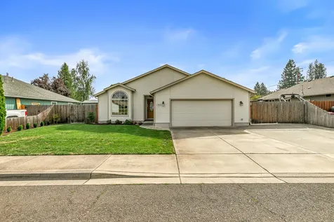 1362 Greentree Way Central Point OR 97502