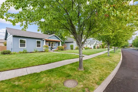 1825 NW Ivy Avenue Redmond OR 97756